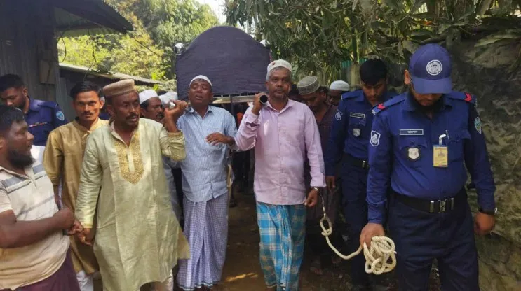 হাতকড়া পরে মায়ের জানাজায় অংশ নেওয়া সেই দুই ভাই এবার বাবা হারালেন
